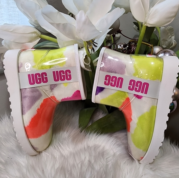 Ugg Classic Clear Mini Boot Party Spot Women size6 new - Picture 1 of 7
